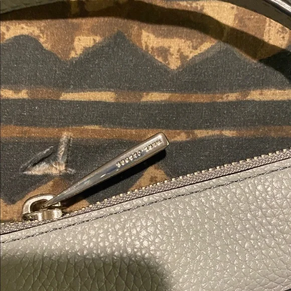 Marc Jacob’s Gray pebbled Leather Crossbody Bag - Picture 6 of 13